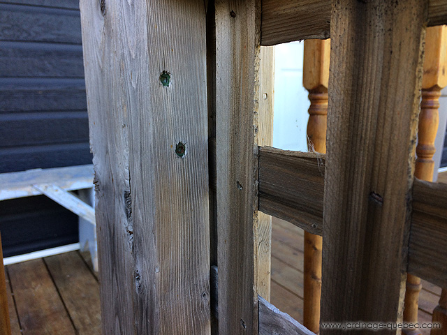 Comment ajouter un cadre avec treillis en haut d'une clôture en bois