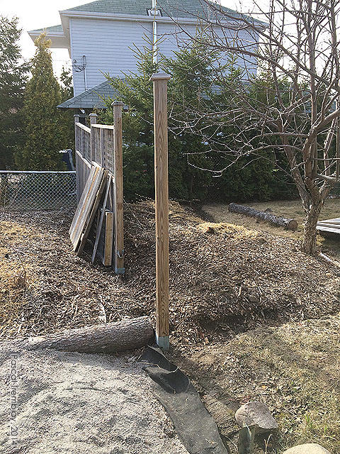 Poteaux de clôture en bois - Comment installer poteaux de clôtures - Construire clôture