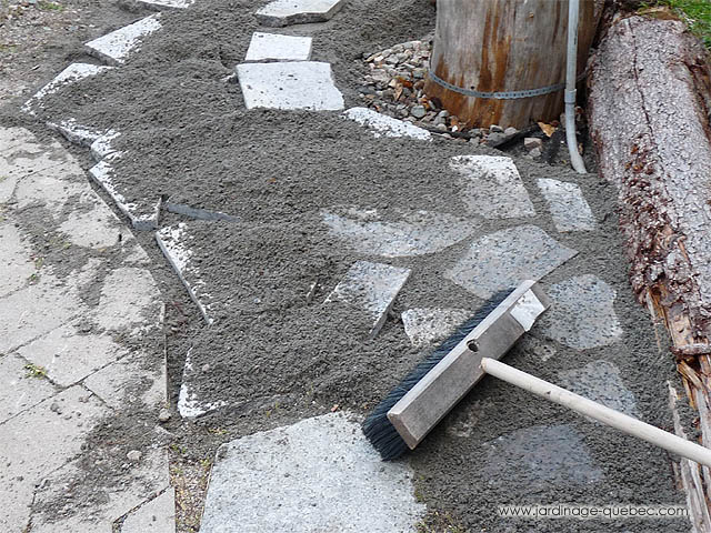 Paver un trottoir avec des pierres - Comment paver un trottoir