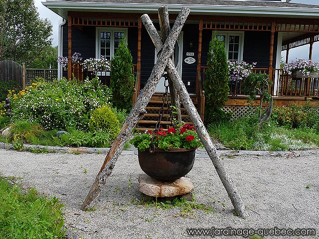 Comment installer un chaudron en fonte comme élément décoratif au jardin