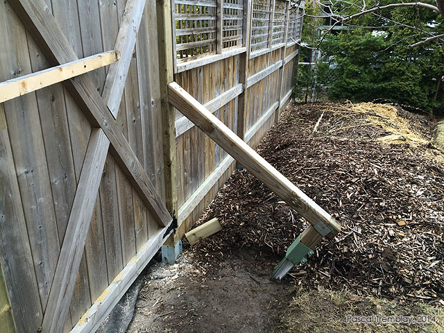 Renforcer les poteaux de clôture en bois - Construire une clôture de jardin