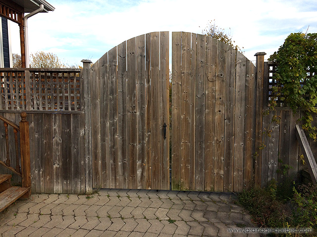Clôture en bois - Comment construire une porte de clôture ou portail sur roues