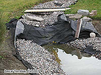 Cascades et chutes en pierre pour bassin ou ruisseau de jardin - Aménager une ruisseau de jardin en pente