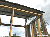 Comment construire un range bûches - Entreposage et cordage du bois de chauffage