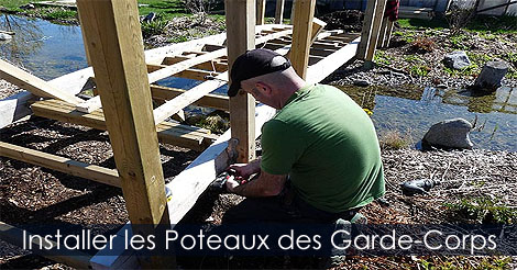 Acheter ou construire un pont de jardin - Comment installer les poteaux des garde-corps d'un pont de jardin en bois