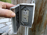 Prise électrique extérieure avec disjoncteur pour bassin