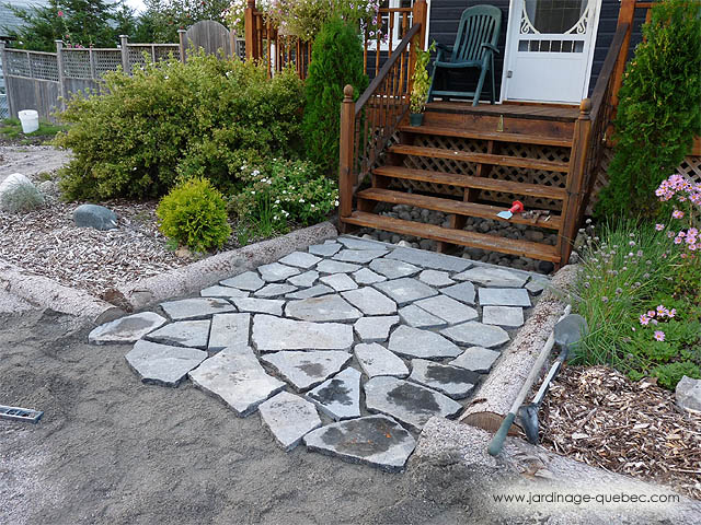 Paver une allée de jardin avec des pierres - Pavage d'allée de jardin - Achat pierres en granite