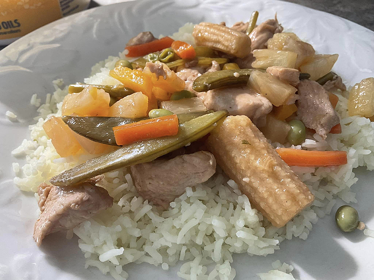 Sauté de légumes et poulet aigre doux