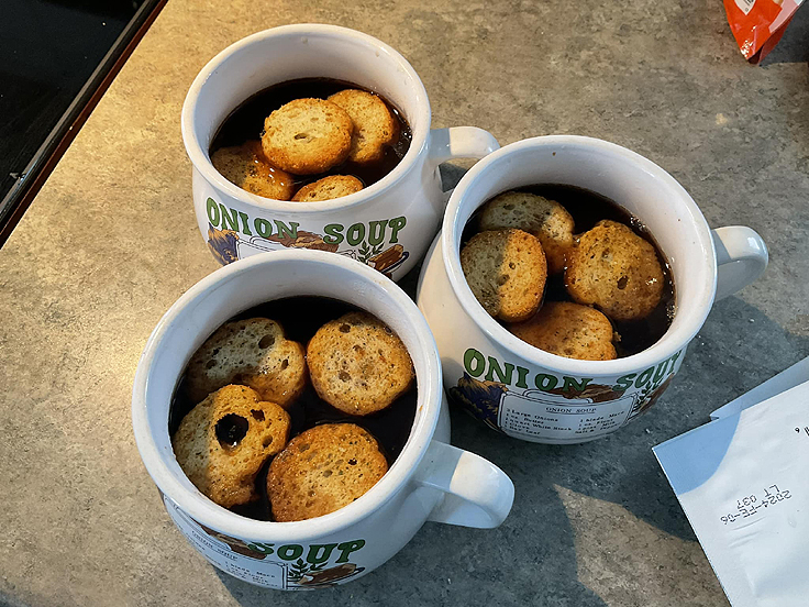 Soupe à l'oignon gratinée
