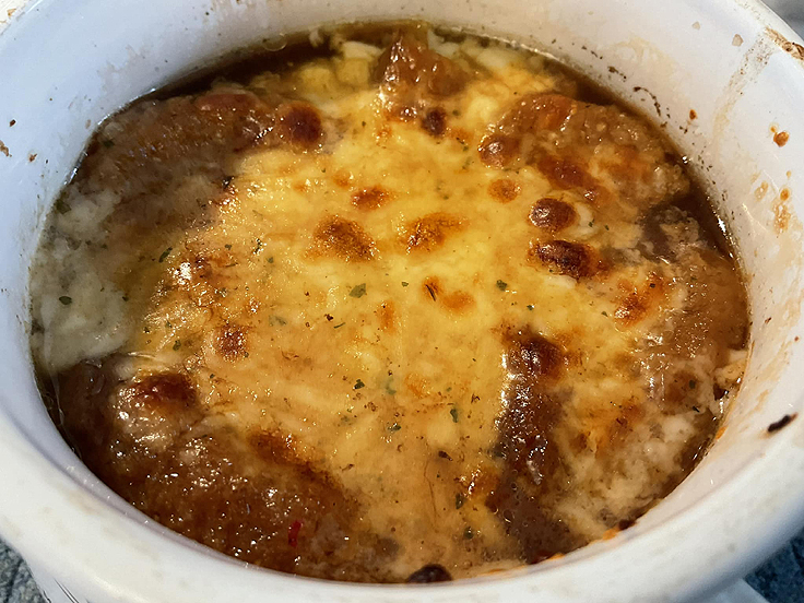 Soupe à l'oignon gratinée