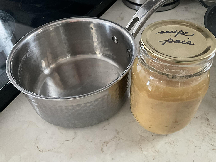 Soupe aux pois traditionnelle québécoise - Recette