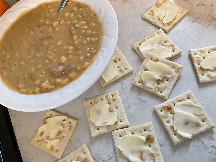 Soupe aux pois traditionnelle québécoise