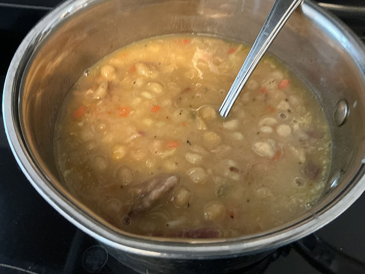 Soupe aux pois traditionnelle québécoise - Recette