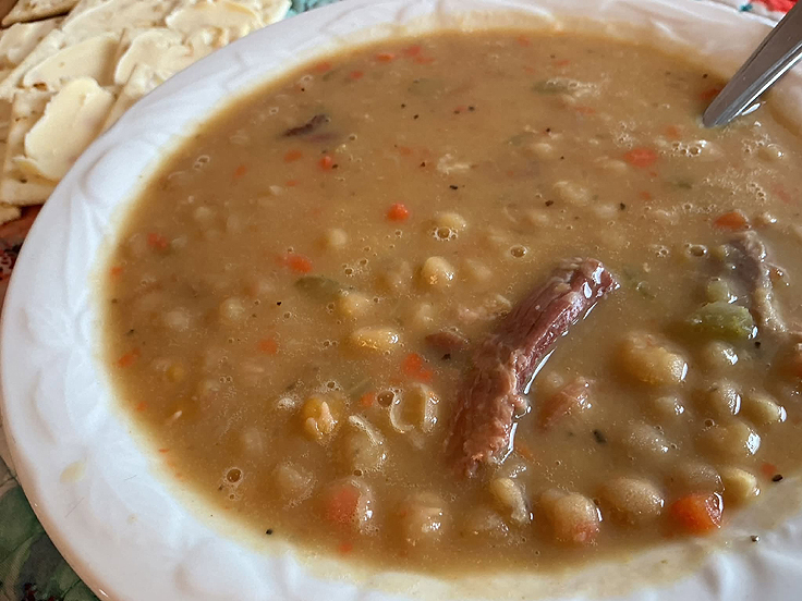 Soupe aux pois traditionnelle québécoise - Recette