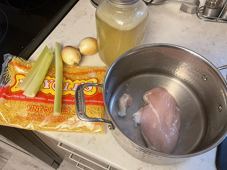 Soupe au poulet et au riz