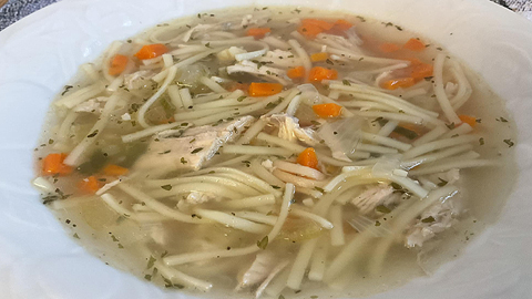 Soupe au poulet et au riz