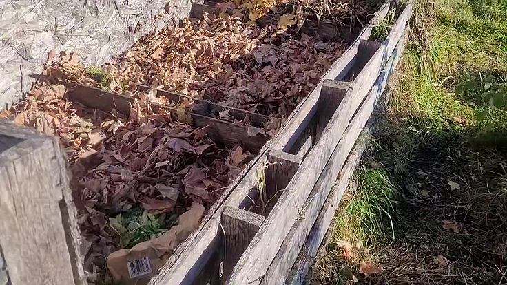 Grand composteur en palettes de bois