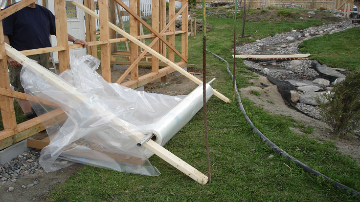 Comment installer du plastique de serre