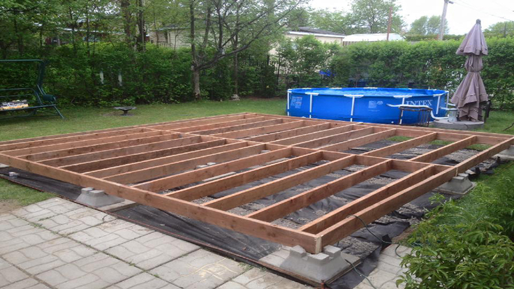 Fondation d'un patio en bois surélevé